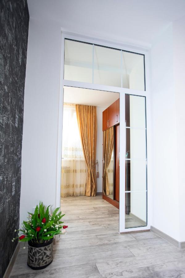 Modern Apartment In The Center With The View Of The Majestic Ararat Erevan Exterior foto