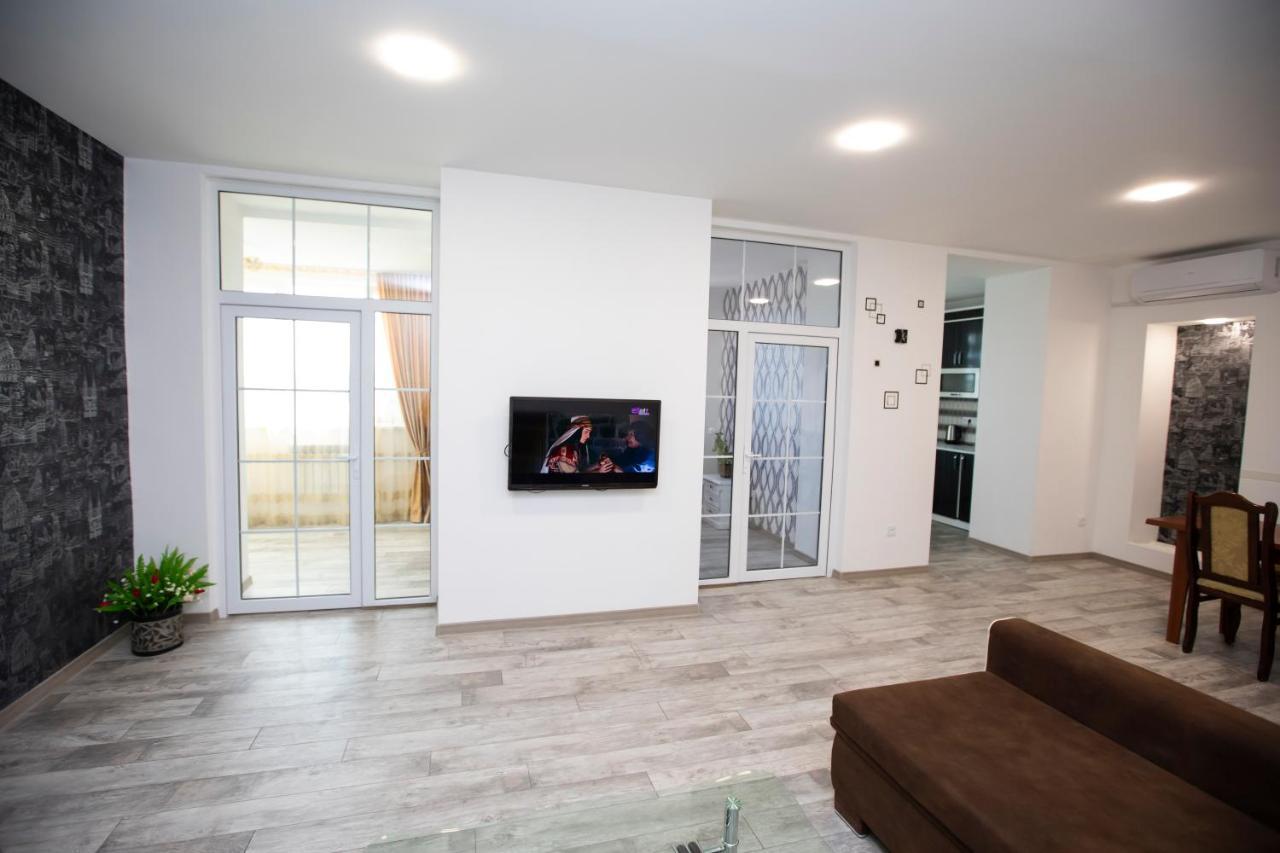 Modern Apartment In The Center With The View Of The Majestic Ararat Erevan Exterior foto