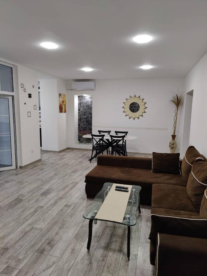 Modern Apartment In The Center With The View Of The Majestic Ararat Erevan Exterior foto